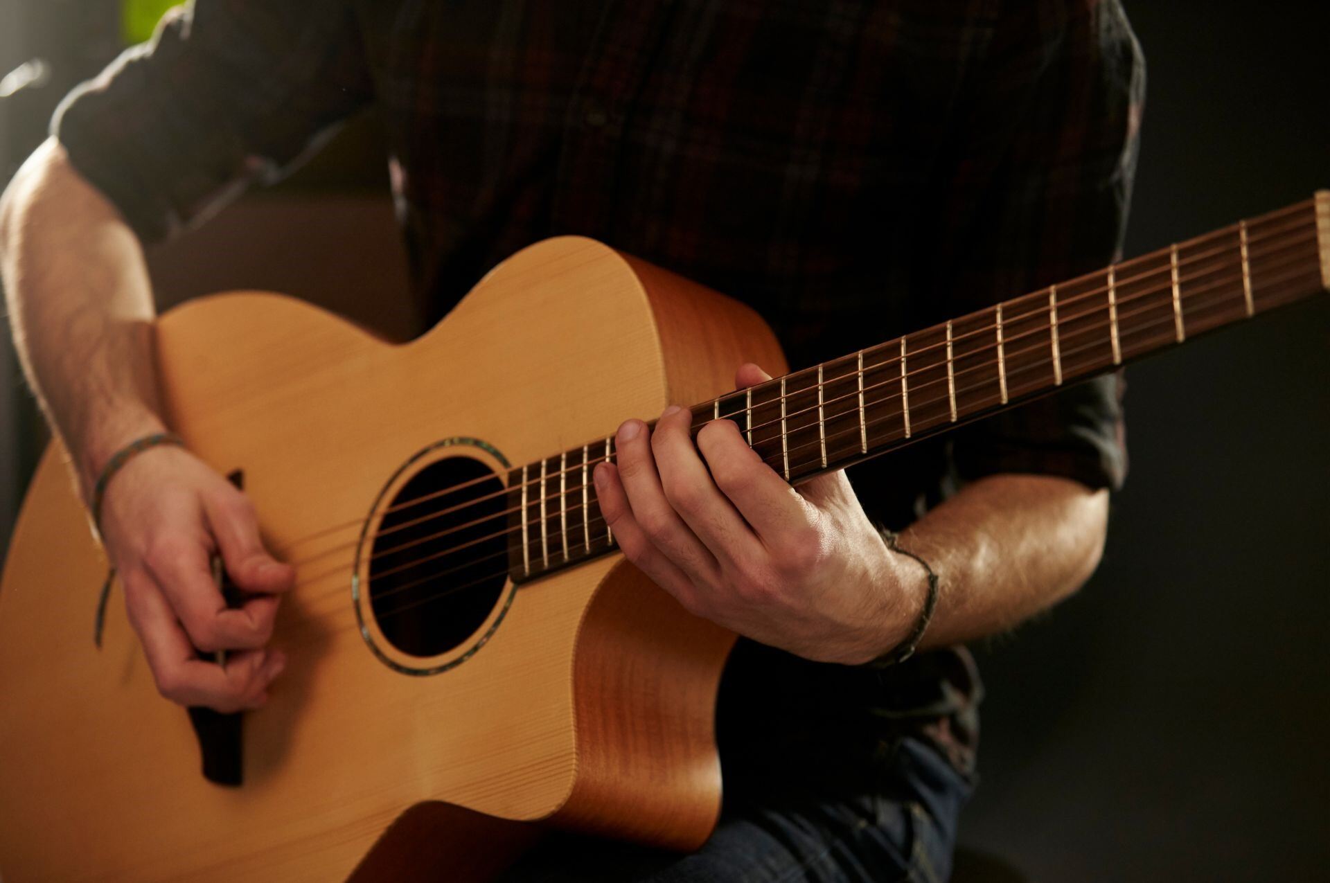 Robert Lopez - Live Music at the Midnight Shift
